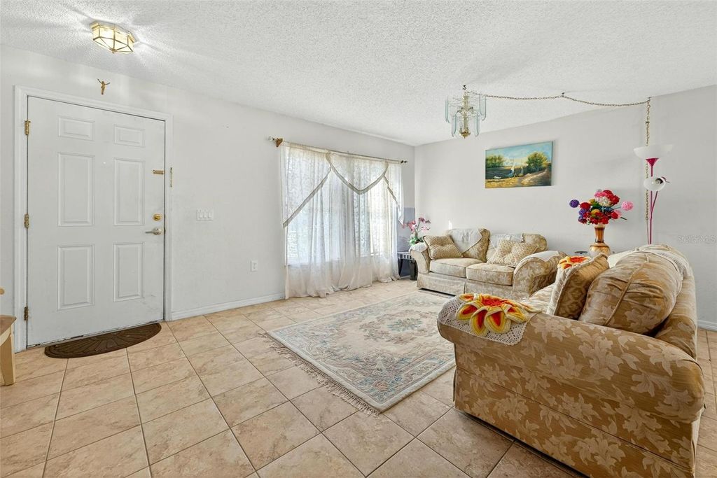 Image 3 of property listing at 11969 OLD GLORY DR, Orlando, FL 32837