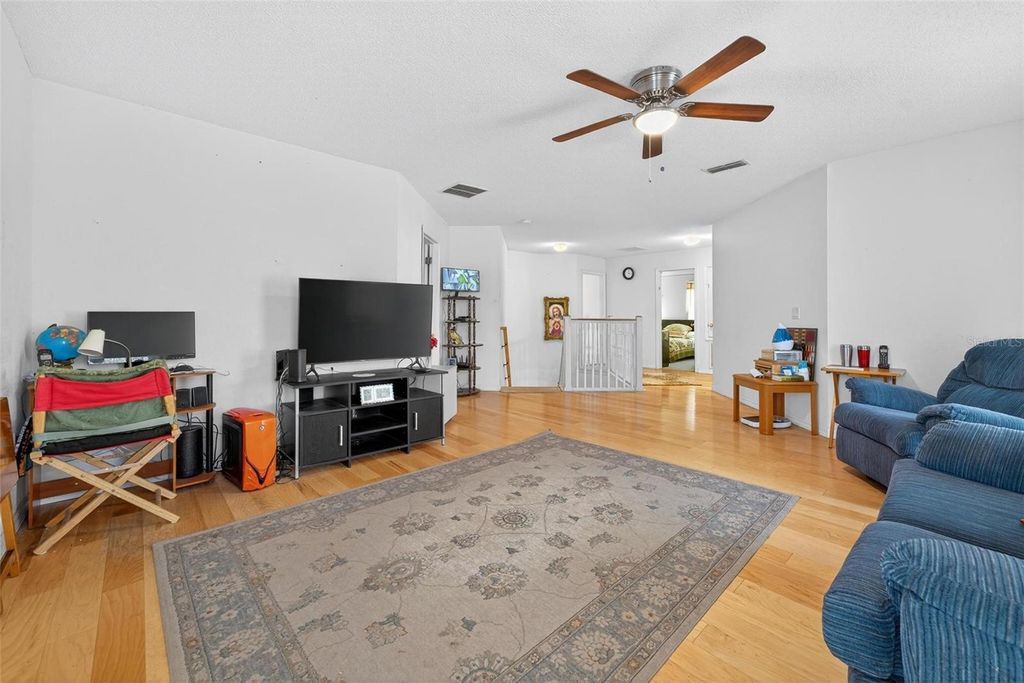 Image 21 of property listing at 11969 OLD GLORY DR, Orlando, FL 32837