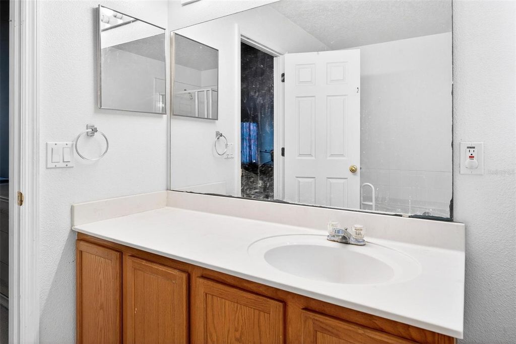 Image 28 of property listing at 11969 OLD GLORY DR, Orlando, FL 32837