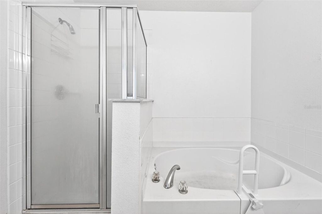 Image 29 of property listing at 11969 OLD GLORY DR, Orlando, FL 32837