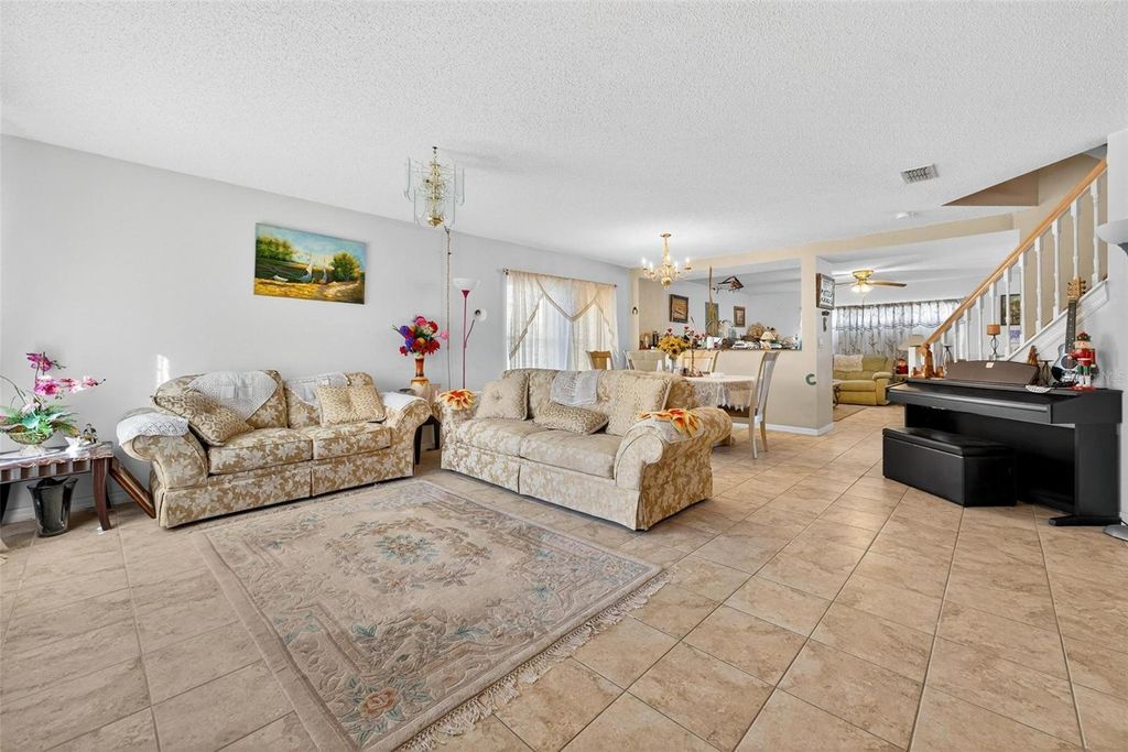 Image 4 of property listing at 11969 OLD GLORY DR, Orlando, FL 32837