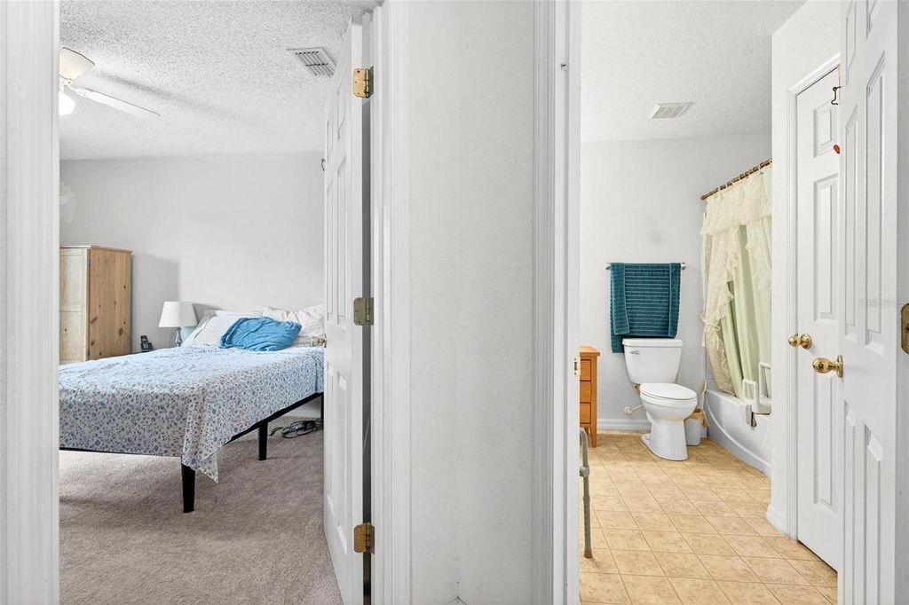 Image 31 of property listing at 11969 OLD GLORY DR, Orlando, FL 32837