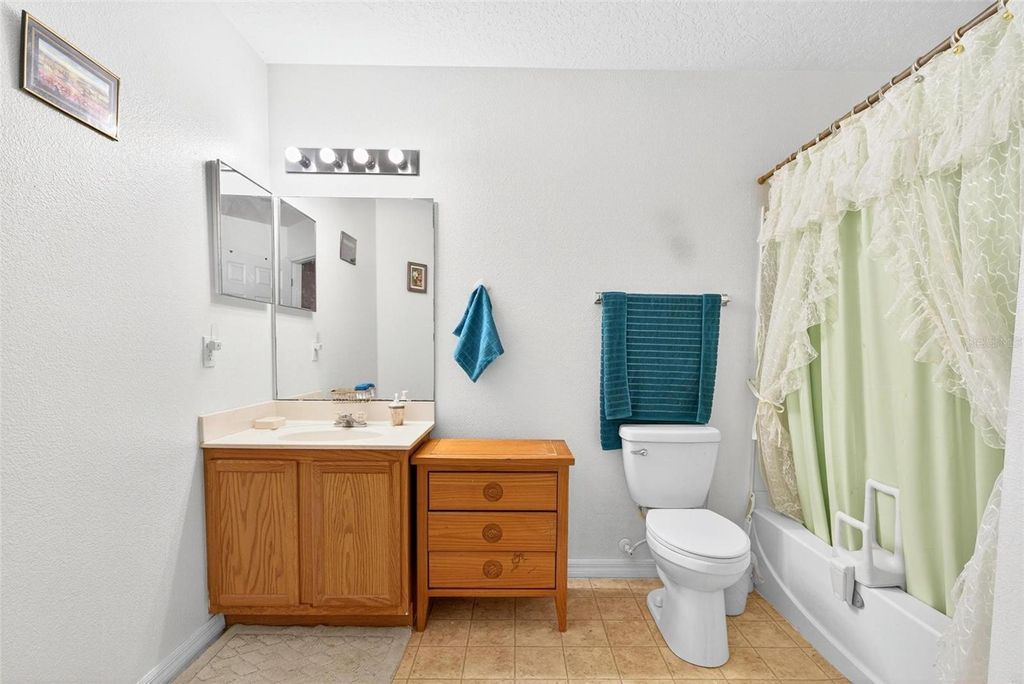 Image 32 of property listing at 11969 OLD GLORY DR, Orlando, FL 32837