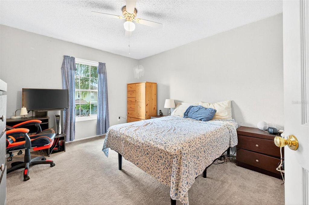 Image 33 of property listing at 11969 OLD GLORY DR, Orlando, FL 32837