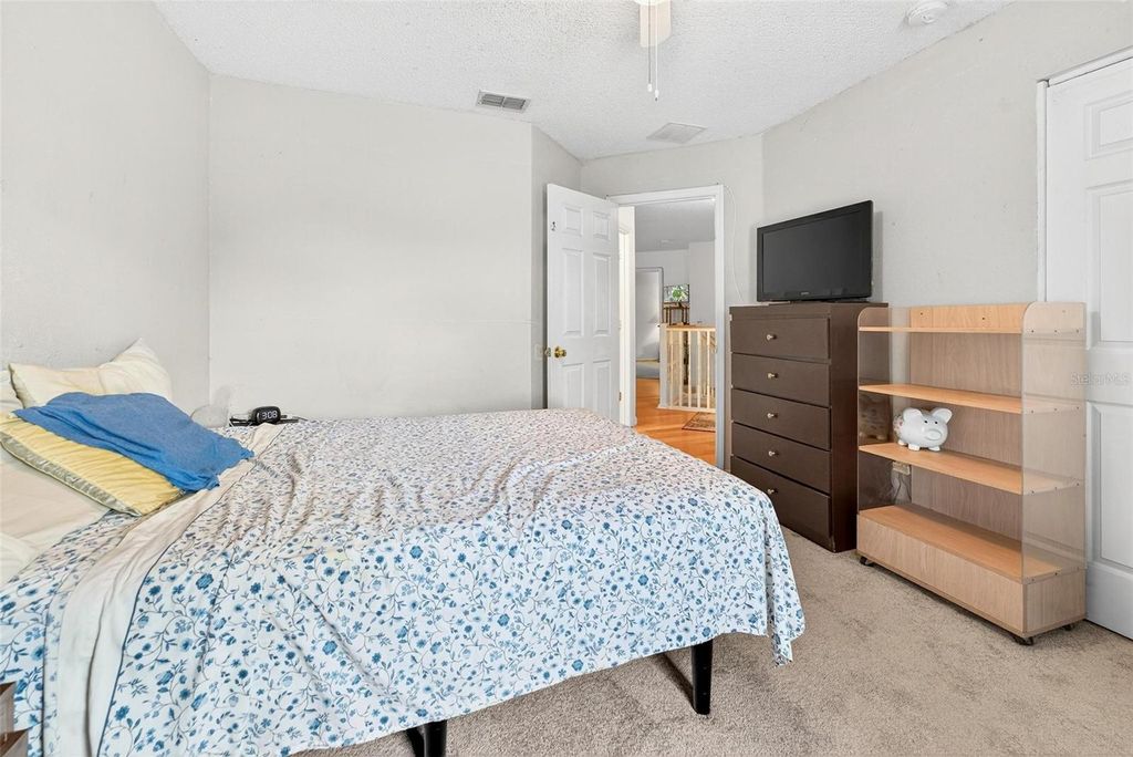 Image 34 of property listing at 11969 OLD GLORY DR, Orlando, FL 32837