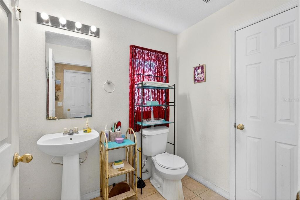 Image 39 of property listing at 11969 OLD GLORY DR, Orlando, FL 32837