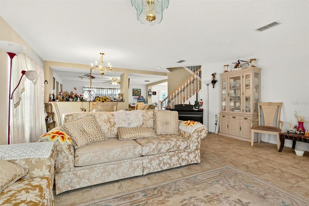 Image 5 of property listing at 11969 OLD GLORY DR, Orlando, FL 32837