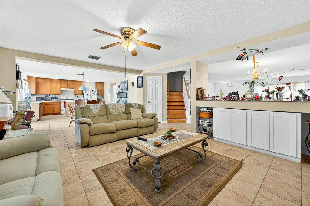 Image 7 of property listing at 11969 OLD GLORY DR, Orlando, FL 32837