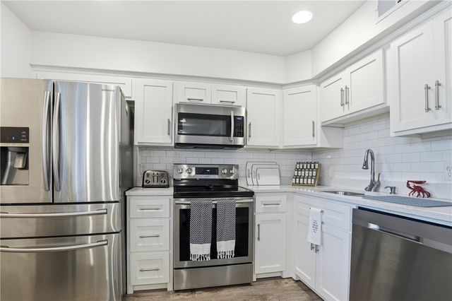 805 Mallery Street B, St Simons Island, GA 31522