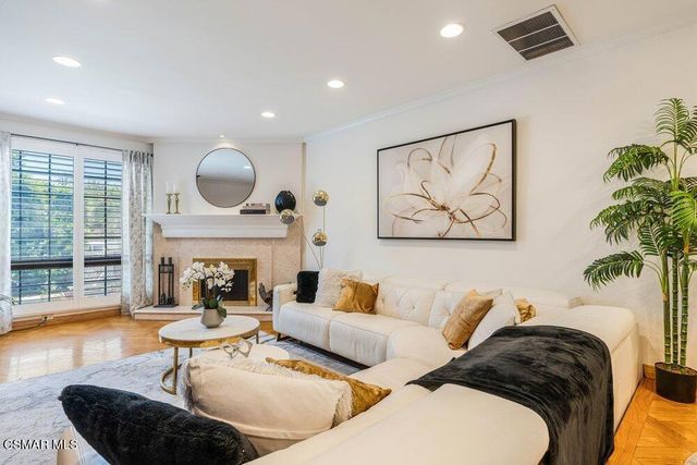 18102 Burbank Boulevard 29, Tarzana, CA 91356