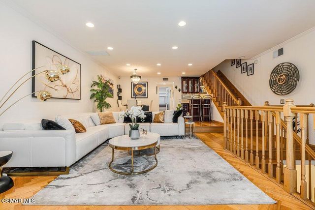18102 Burbank Boulevard 29, Tarzana, CA 91356