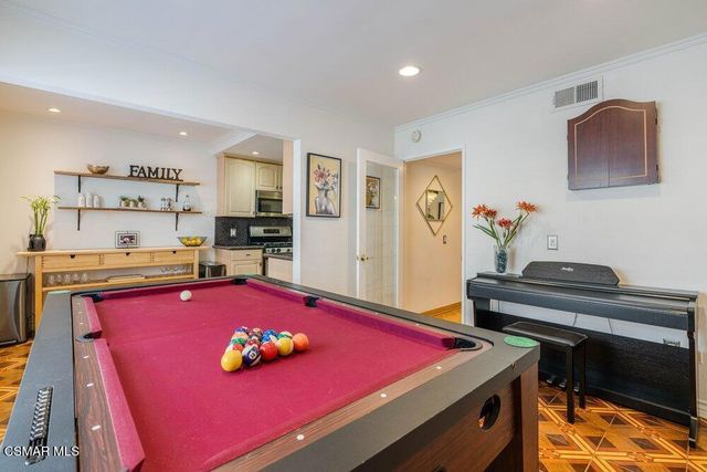18102 Burbank Boulevard 29, Tarzana, CA 91356
