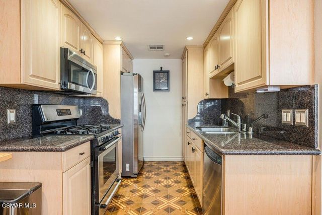 18102 Burbank Boulevard 29, Tarzana, CA 91356