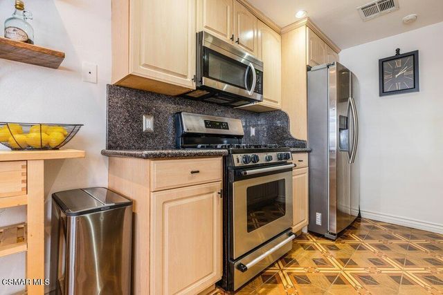 18102 Burbank Boulevard 29, Tarzana, CA 91356