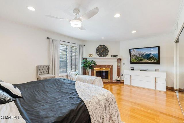 18102 Burbank Boulevard 29, Tarzana, CA 91356