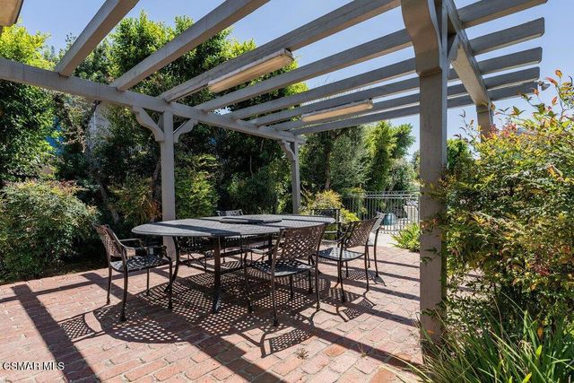 18102 Burbank Boulevard 29, Tarzana, CA 91356