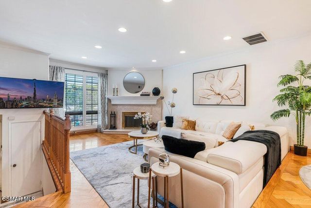 18102 Burbank Boulevard 29, Tarzana, CA 91356