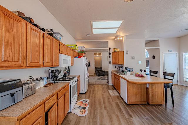 2525 Cabezon Drive NE, Rio Rancho, NM 87144