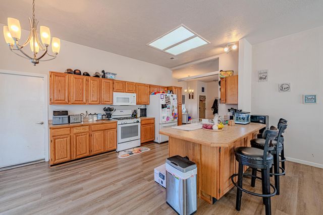 2525 Cabezon Drive NE, Rio Rancho, NM 87144