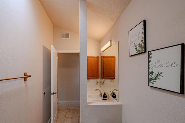 2525 Cabezon Drive NE, Rio Rancho, NM 87144