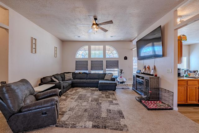 2525 Cabezon Drive NE, Rio Rancho, NM 87144