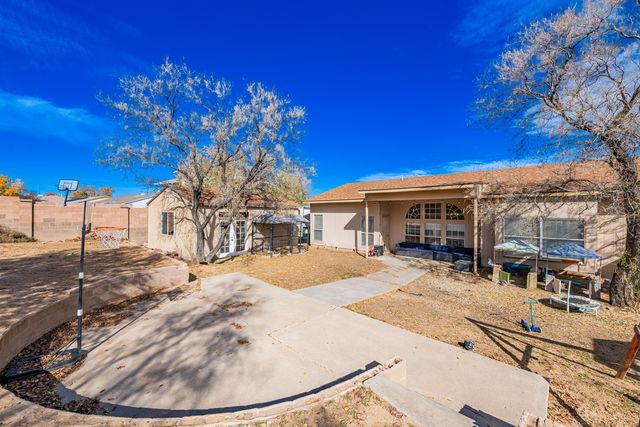 2525 Cabezon Drive NE, Rio Rancho, NM 87144