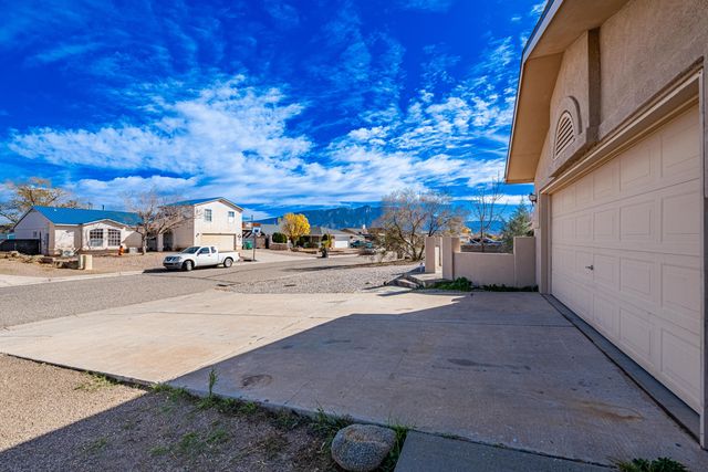 2525 Cabezon Drive NE, Rio Rancho, NM 87144