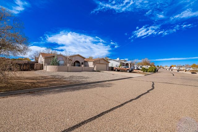 2525 Cabezon Drive NE, Rio Rancho, NM 87144