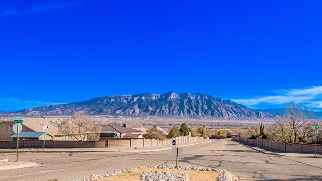 2525 Cabezon Drive NE, Rio Rancho, NM 87144