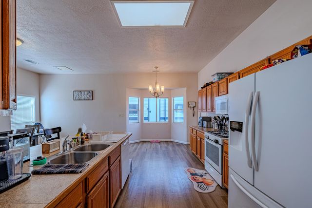 2525 Cabezon Drive NE, Rio Rancho, NM 87144