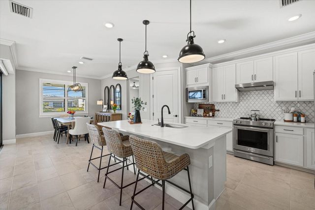 5904 BLUESTAR COURT, Lakewood Ranch, FL 34211