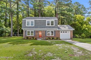 210 E Willowood Lane, Jacksonville, NC 28546