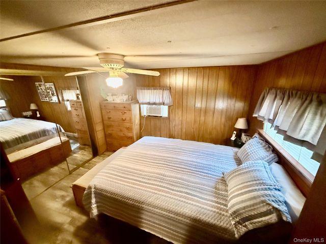 822 Lark Lane, Cuddebackville, NY 12729