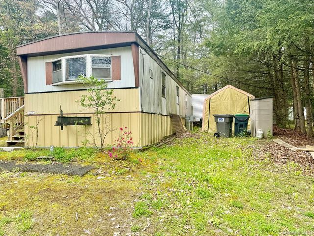 822 Lark Lane, Cuddebackville, NY 12729
