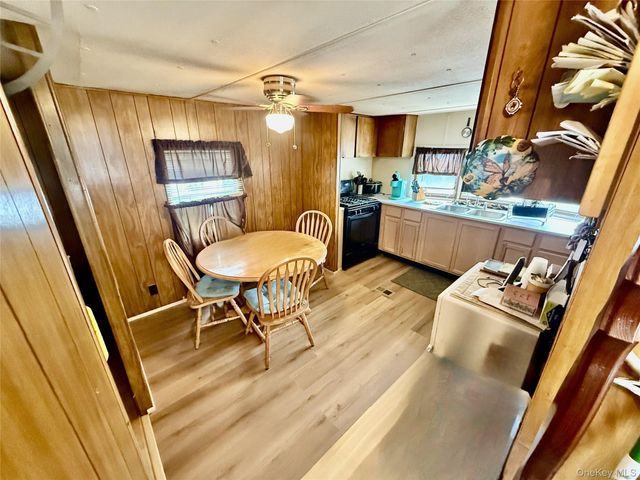 822 Lark Lane, Cuddebackville, NY 12729