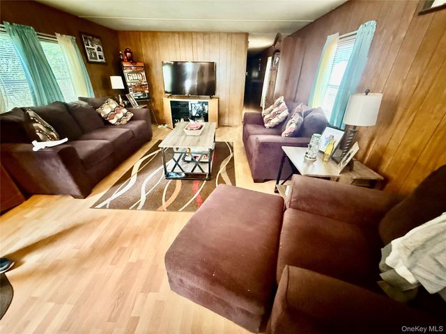 822 Lark Lane, Cuddebackville, NY 12729