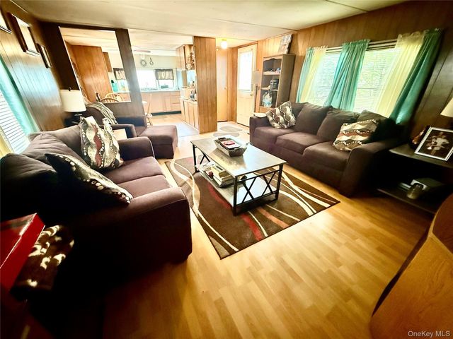822 Lark Lane, Cuddebackville, NY 12729