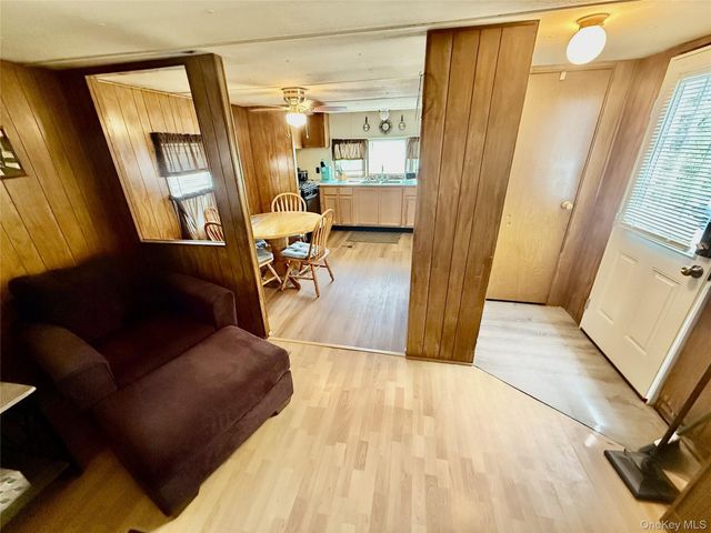 822 Lark Lane, Cuddebackville, NY 12729