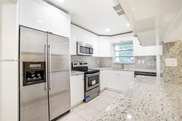 13726 Kendale Lakes Dr 13726, Miami, FL 33183