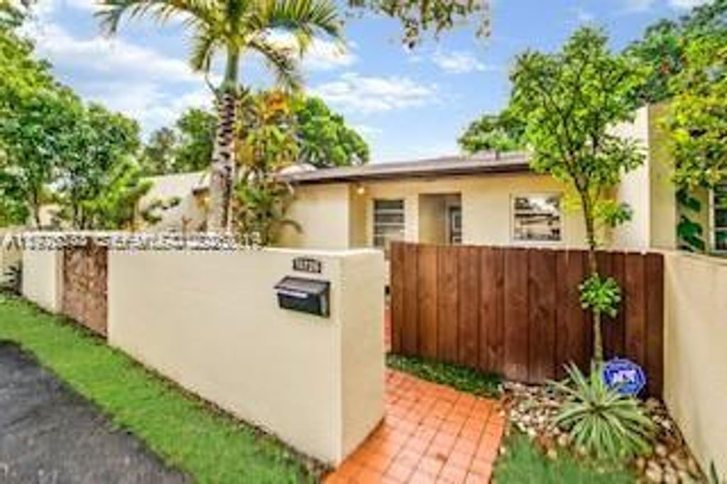 13726 Kendale Lakes Dr 13726, Miami, FL 33183