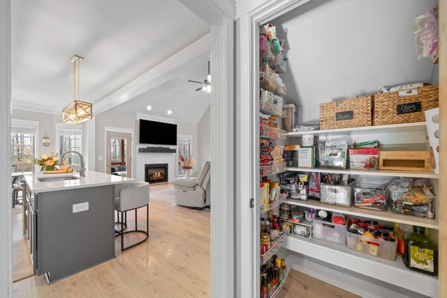 1184 Chagford Dr, Clarksville, TN 37043