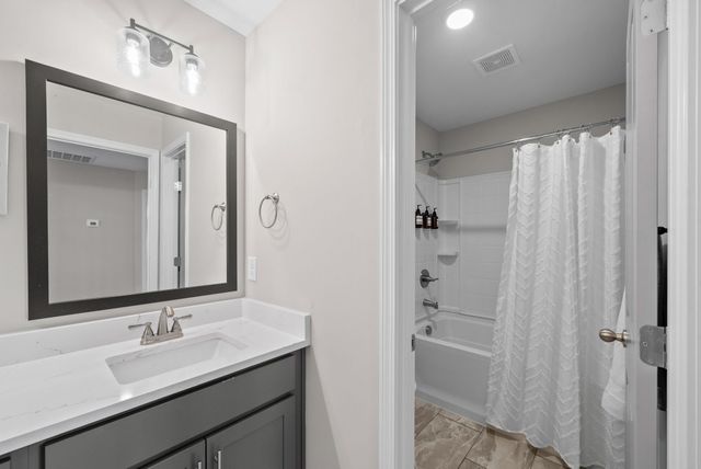 1184 Chagford Dr, Clarksville, TN 37043