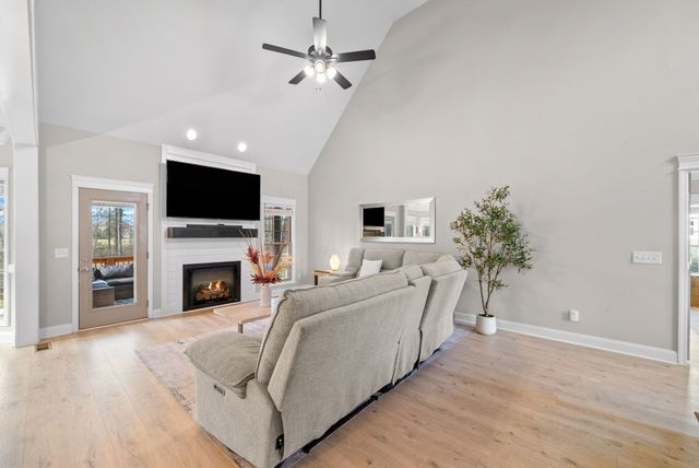 1184 Chagford Dr, Clarksville, TN 37043