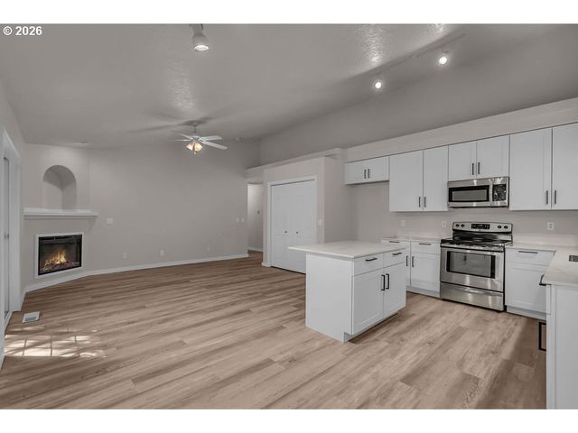 5914 MOOSEBERRY St Se, Salem, OR 97301