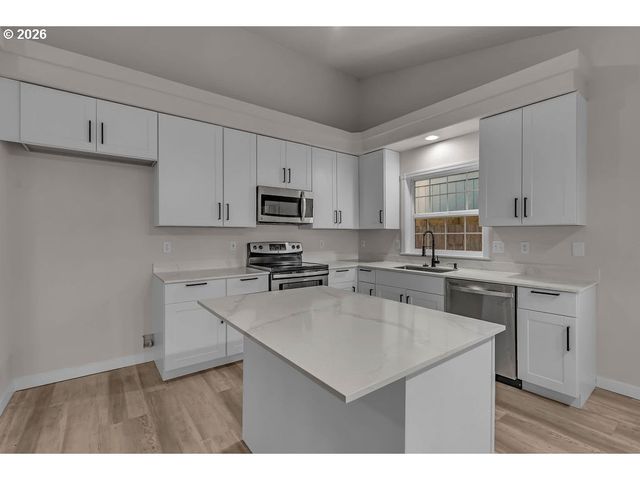 5914 MOOSEBERRY St Se, Salem, OR 97301