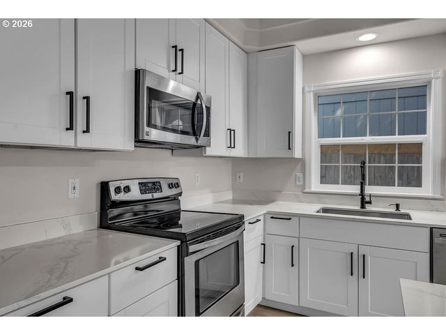 5914 MOOSEBERRY St Se, Salem, OR 97301