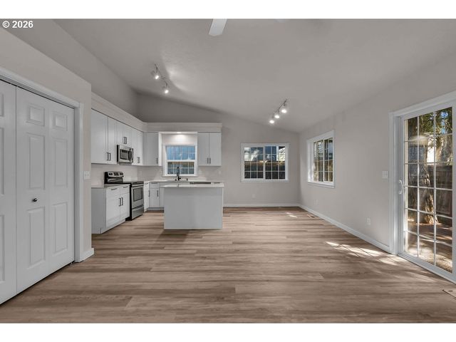 5914 MOOSEBERRY St Se, Salem, OR 97301