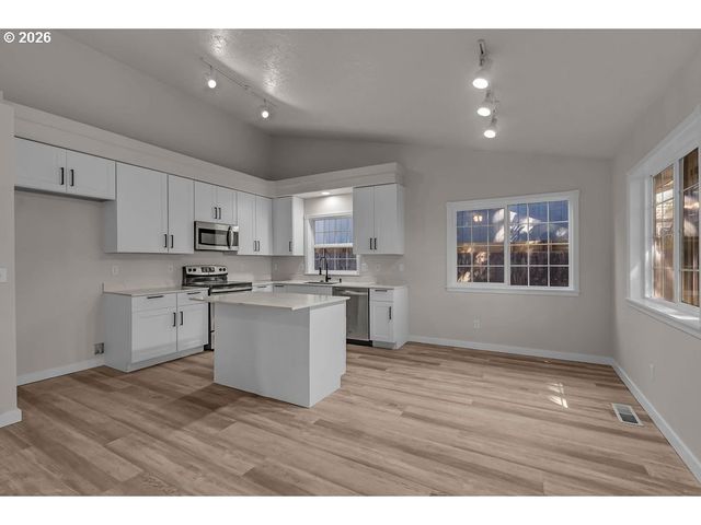 5914 MOOSEBERRY St Se, Salem, OR 97301