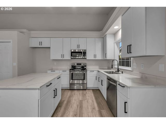 5914 MOOSEBERRY St Se, Salem, OR 97301