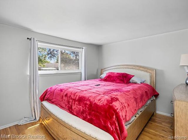 27124 Bradner Drive, Warren, MI 48088